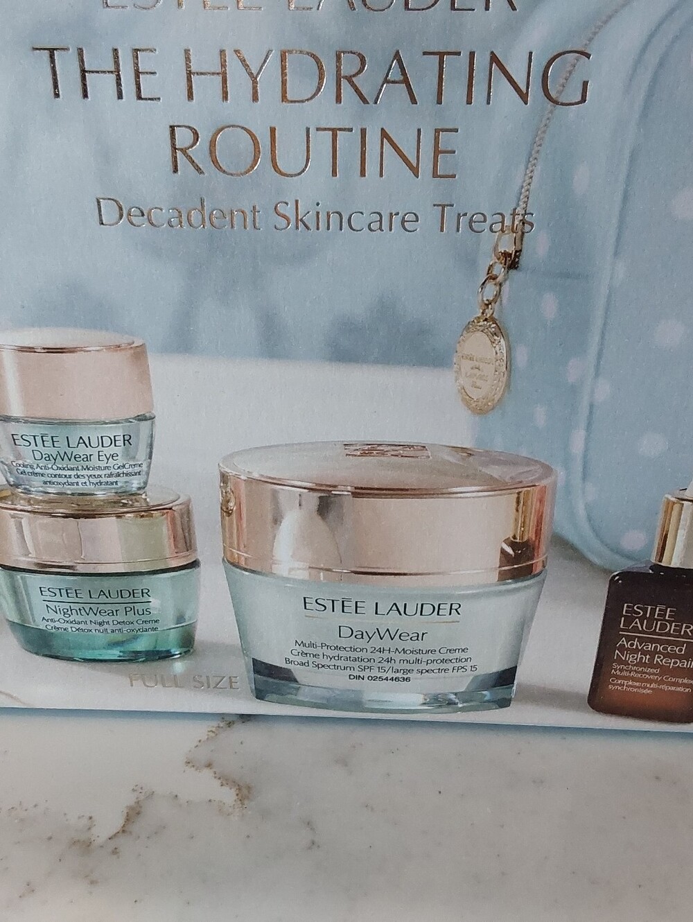 Estee LAUDER The Hydrating Routine - Picture 4 of 7